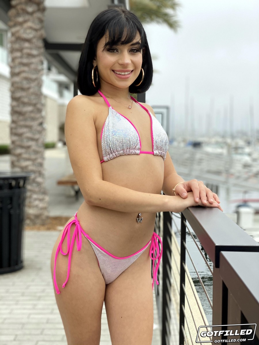 Aria Returns For A Cum Filling